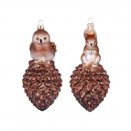 Waldtiere auf Zapfen, Eule, Eichhörnchen